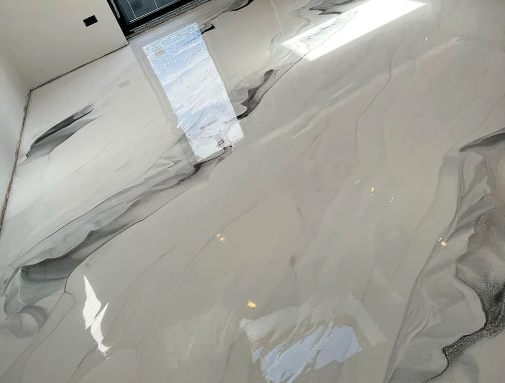 High-gloss decorative resin interior floor